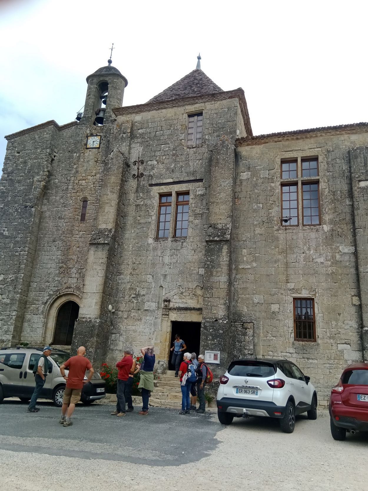 St Ferme devant l'abbaye