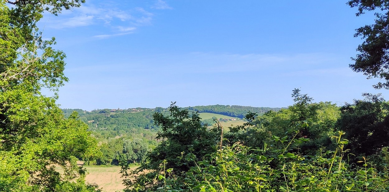 Sigalens mai 2025 le village vu de loin