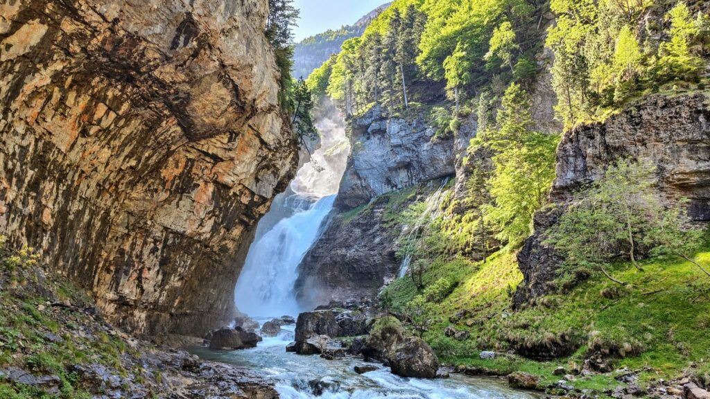 Cascade-et-embruns