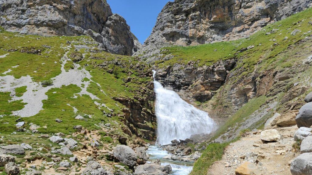 Cascade-queue-de-cheval